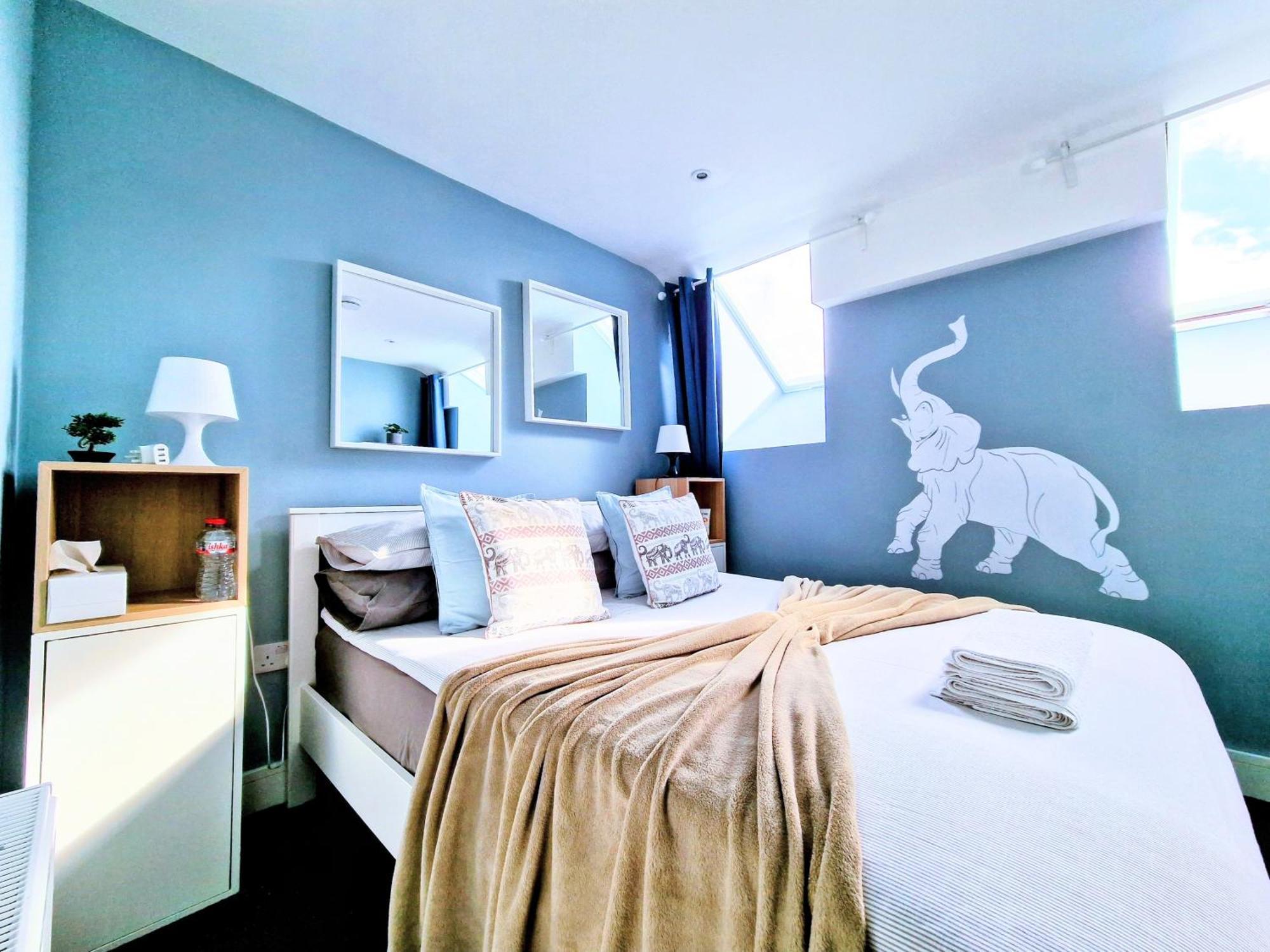 Blue Elephant Room! Lucan Exterior foto